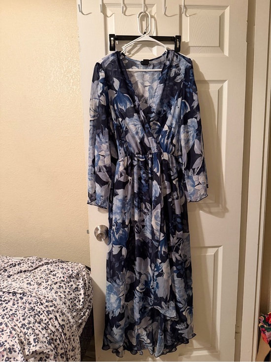 Kate And Lily Dresses & Skirts - Blue Floral Wrap Midi Dress with Elastic Waist